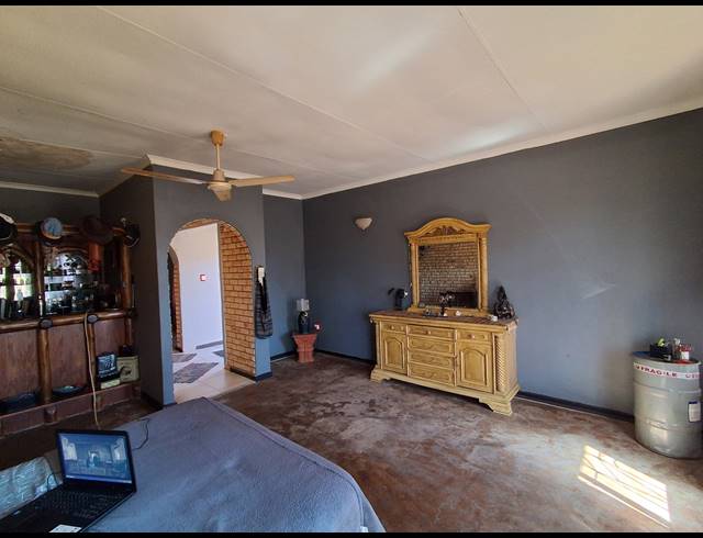 3 BEDROOM FREESTANDING FOR SALE IN STILFONTEIN EXT 4
